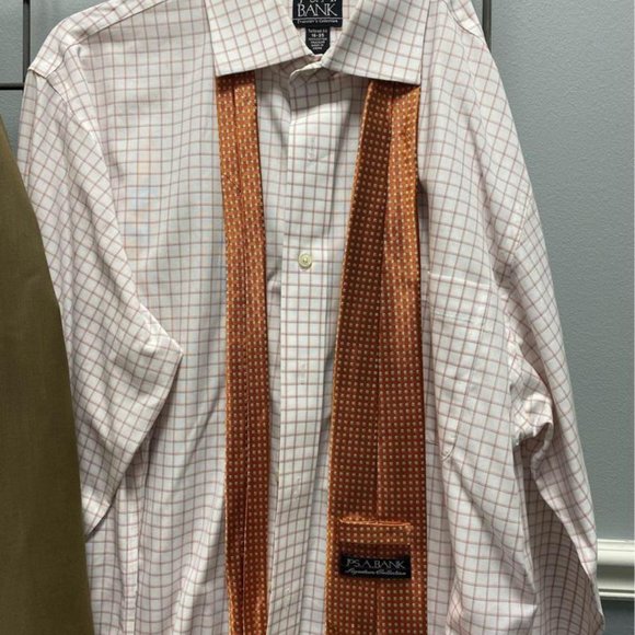 Brand new Jos. A. Banks suit. New with tags - Picture 7 of 9